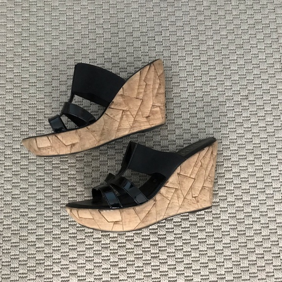 Italian Shoemakers Black Wedge Sandals - Picture 2 of 4